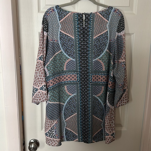 3/4 sleeve blouse in a patch work design in a size XL - Picture 2 of 2